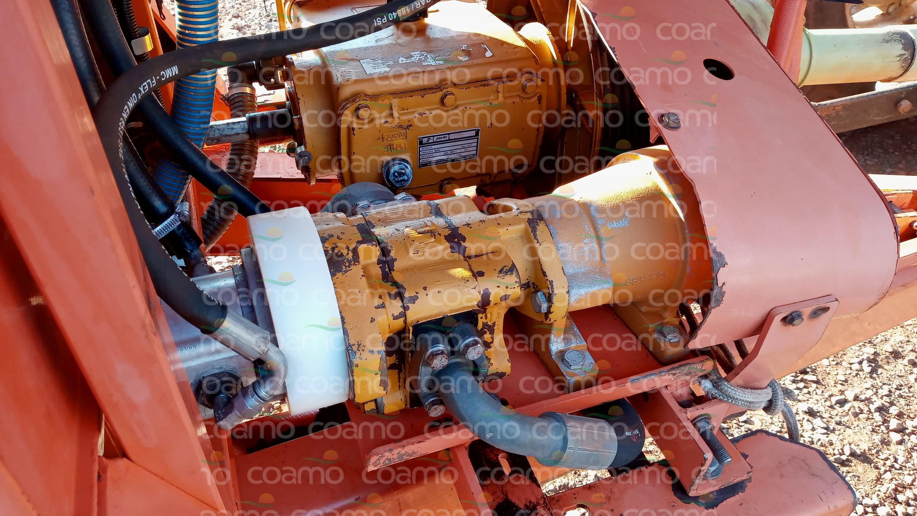 Foto 6 - Pulverizador Jacto Advance 2000 AM 18 VORTEX ano 2008