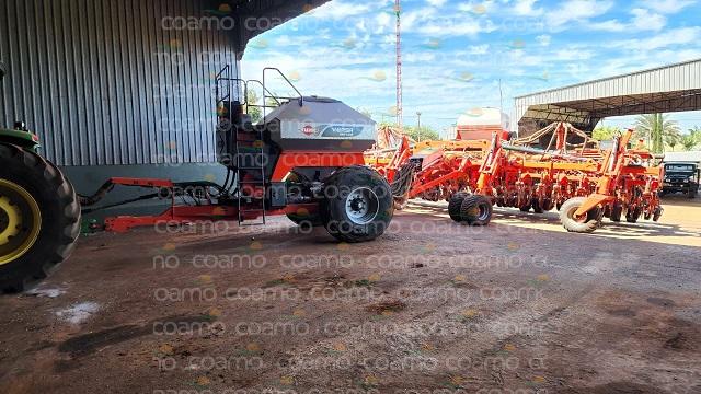 Foto 2 - Plantadeira Kuhn Versa Air Flow ano 2017