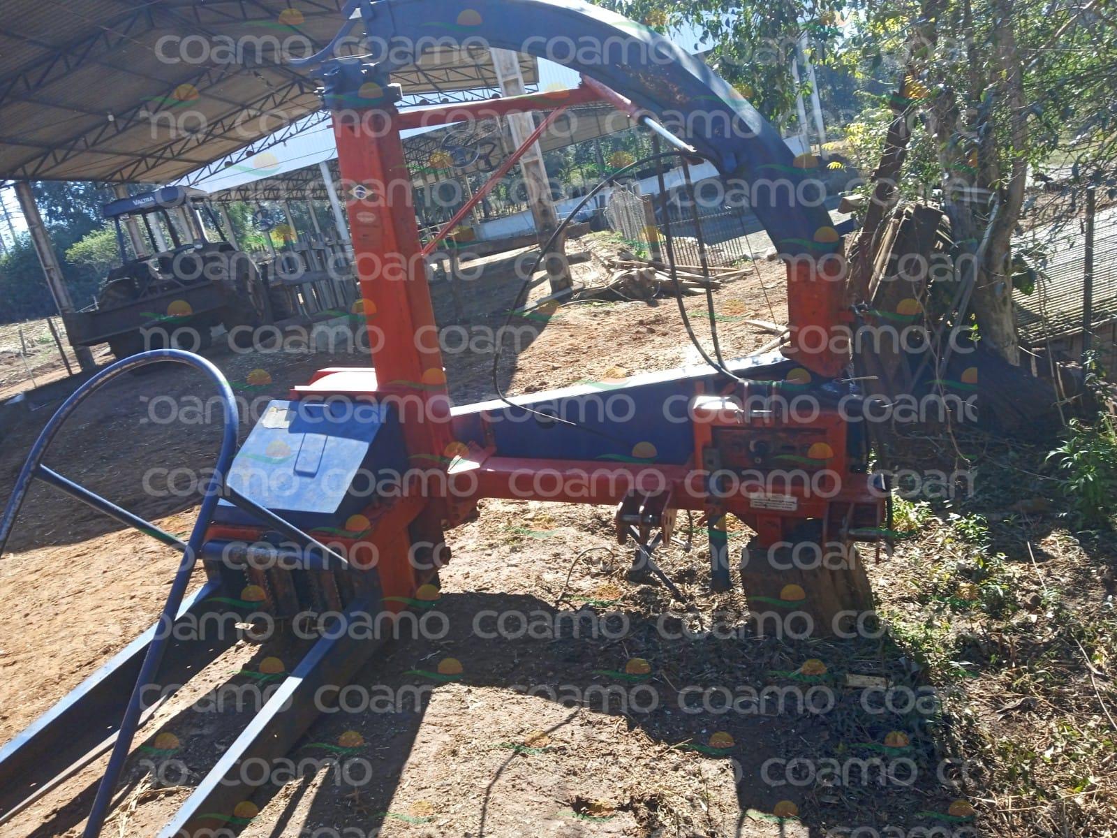 Foto 1 - Colhedora de Forragens Cremasco Custom 930 c ano 2013