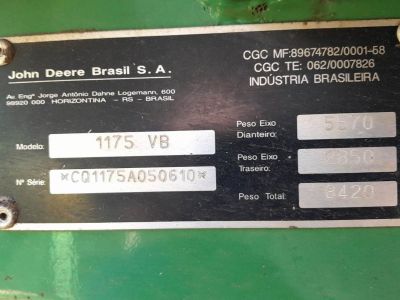 Foto 1 - Colheitadeira John Deere 1175