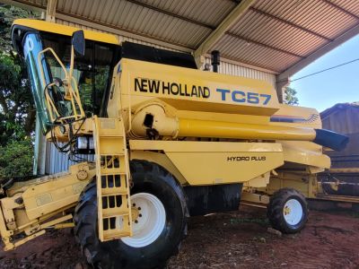 Foto 1 - Colheitadeira New Holland TC 57