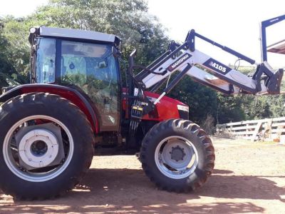 Foto - Trator Massey Ferguson 6713