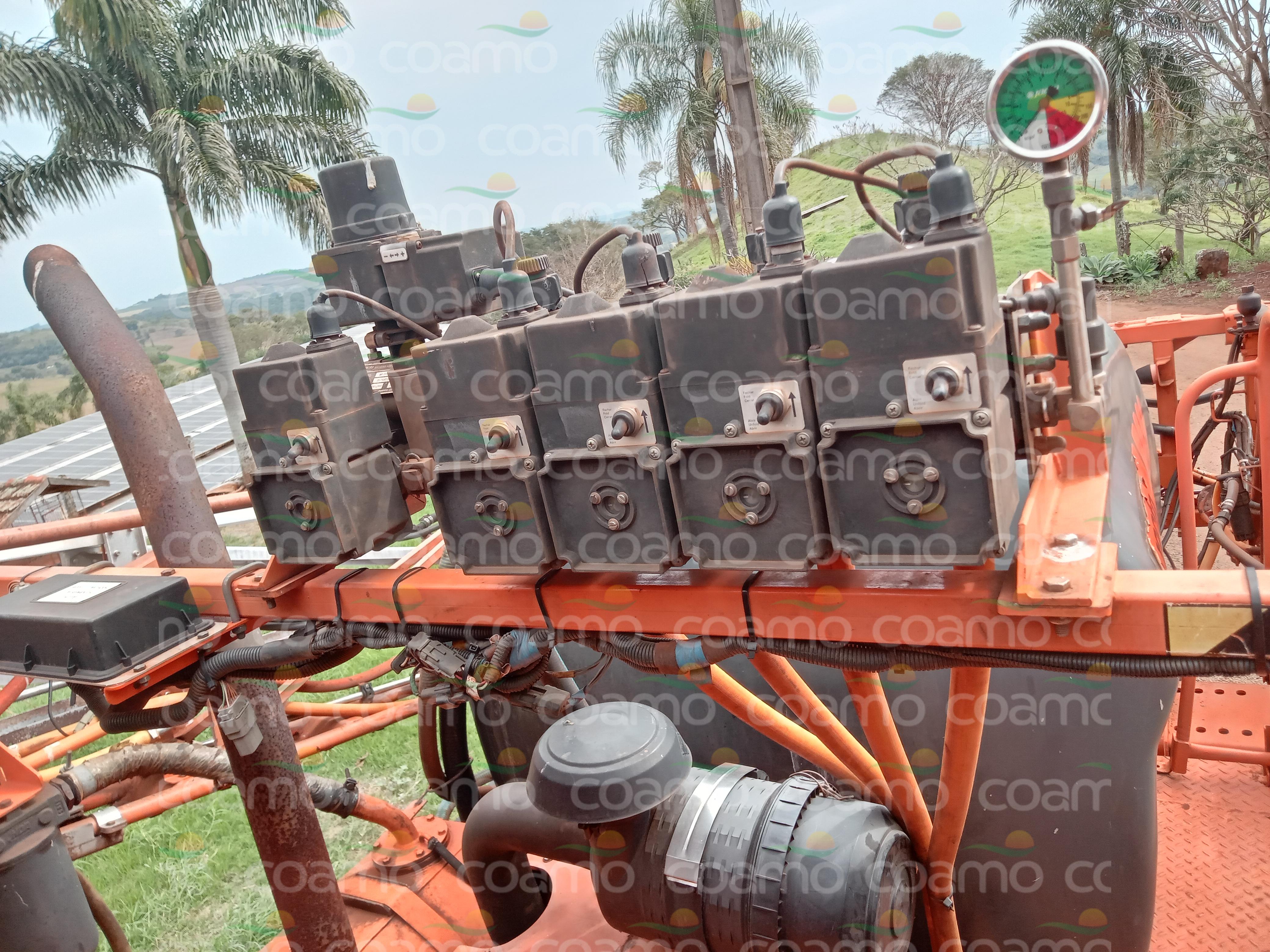Foto 6 - Pulverizador Autopropelido Jacto UNIPORT 2000 PLUS ano 2011