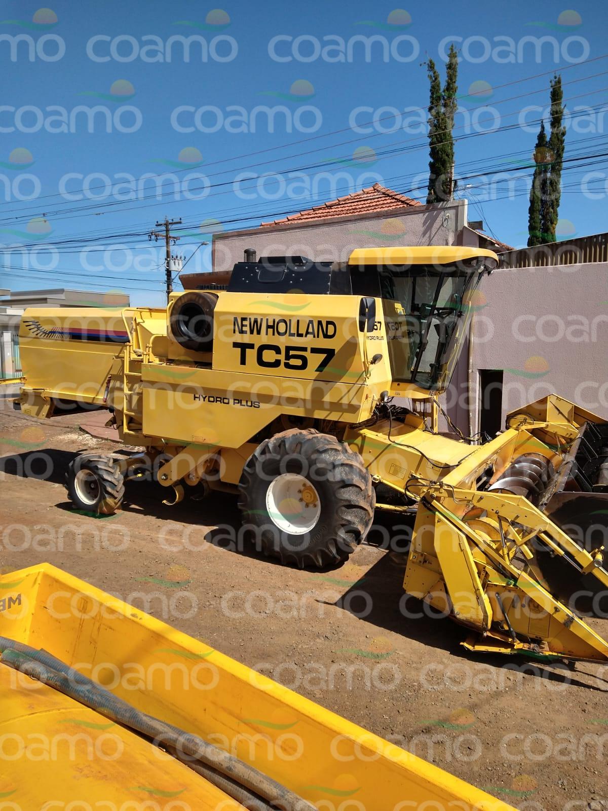 Foto 2 - Colheitadeira New Holland TC 57 ano 2002