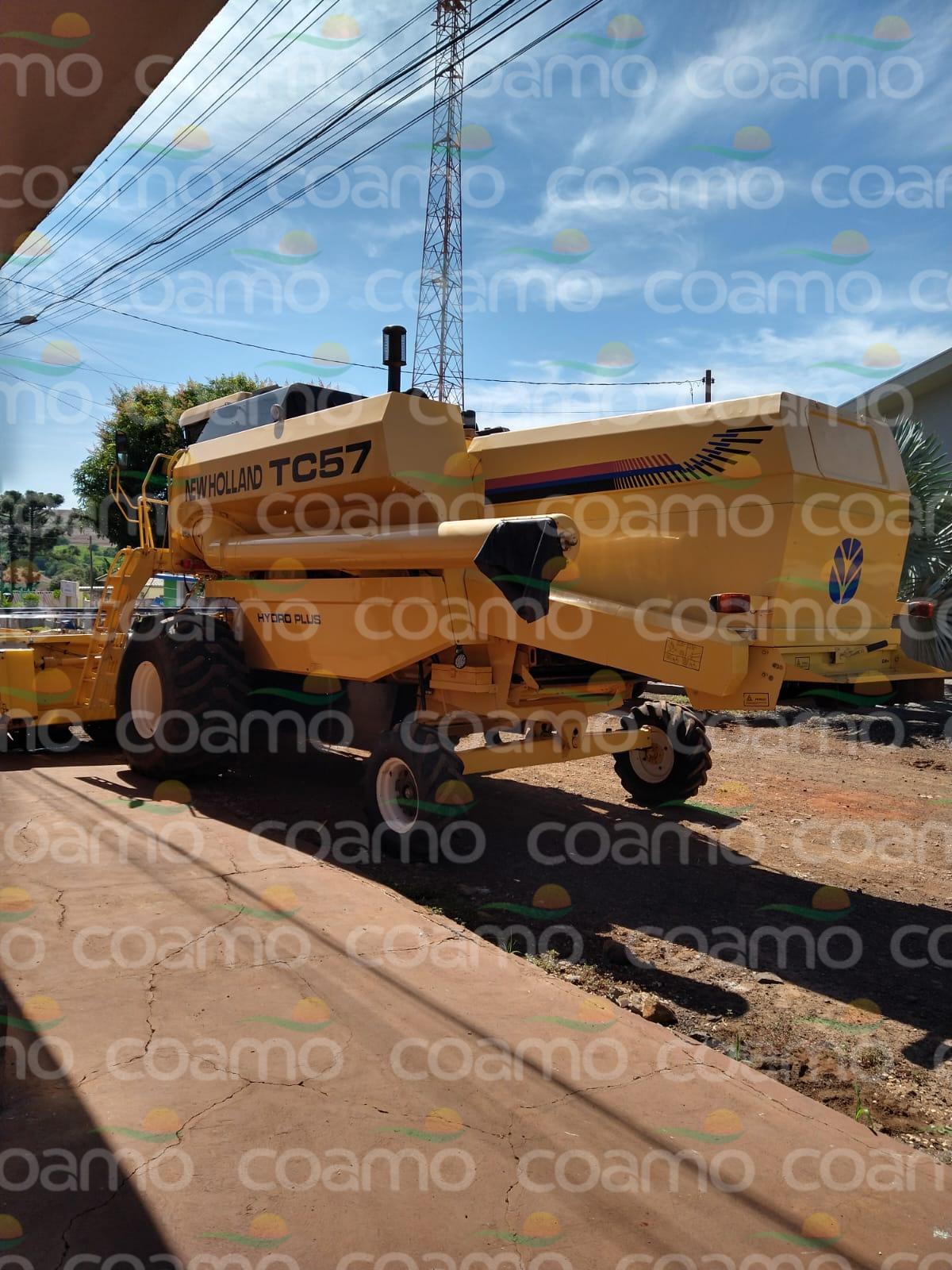 Foto 4 - Colheitadeira New Holland TC 57 ano 2002