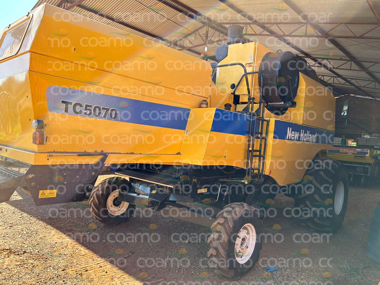Foto 4 - Colheitadeira New Holland TC 5070 ano 2013