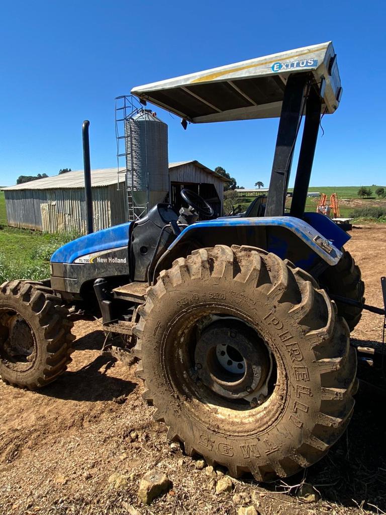 Foto 1 - Trator New Holland TL 75 ano 2003