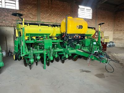 Foto Plantadeira John Deere 1111