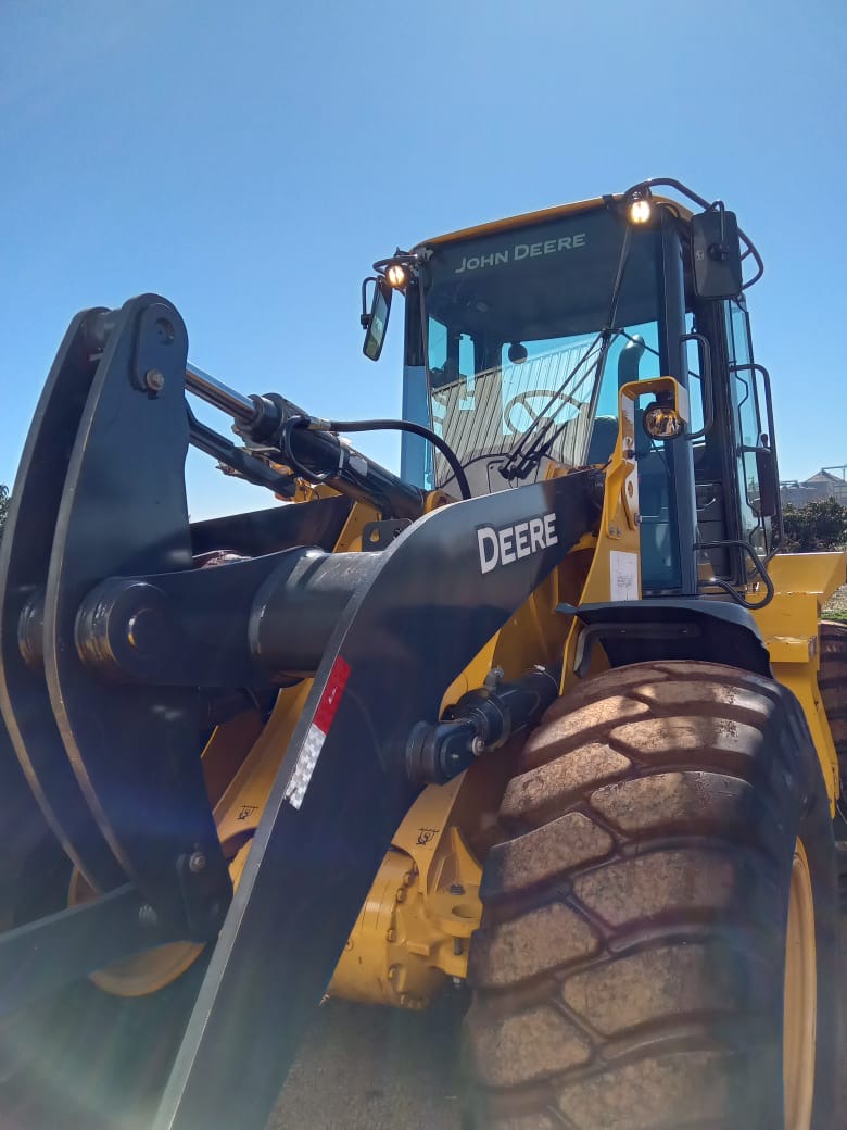 Foto 10 - Pá Carregadeira JOHN DEERE 524 K ano 2022