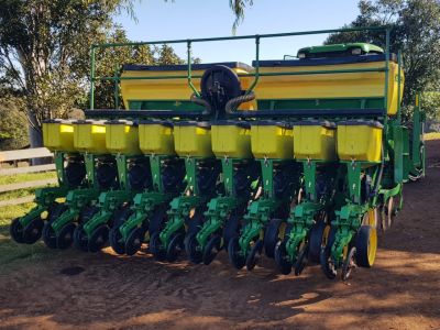 Foto Plantadeira John Deere 1109