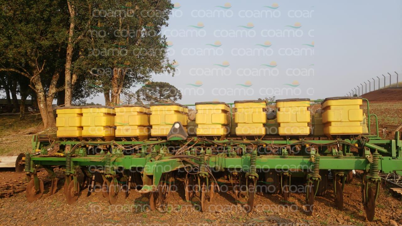 Foto 1 - Plantadeira John Deere JD 9215 ano 2001