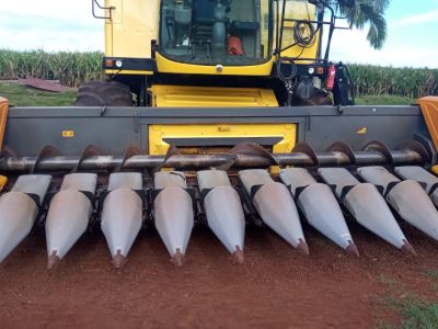 Foto Plataforma de Milho Valtra PM511L