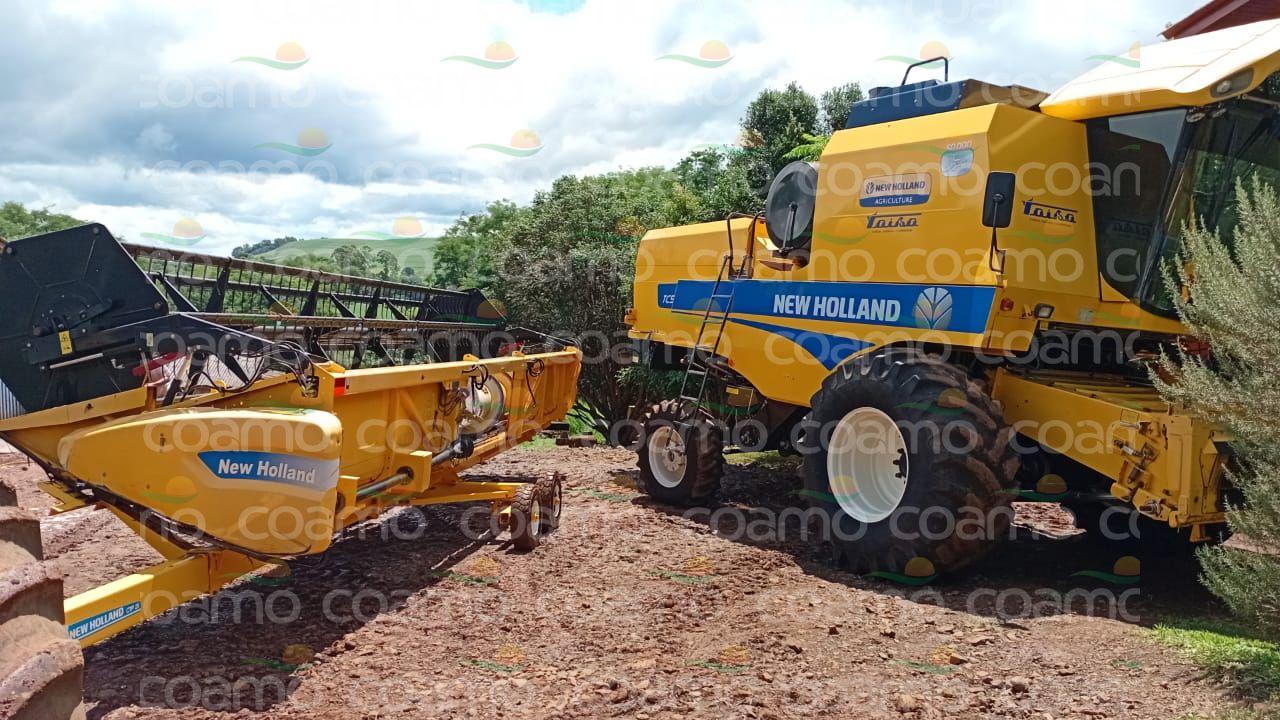 Foto 1 - Colheitadeira New Holland TC5090 ano 2014