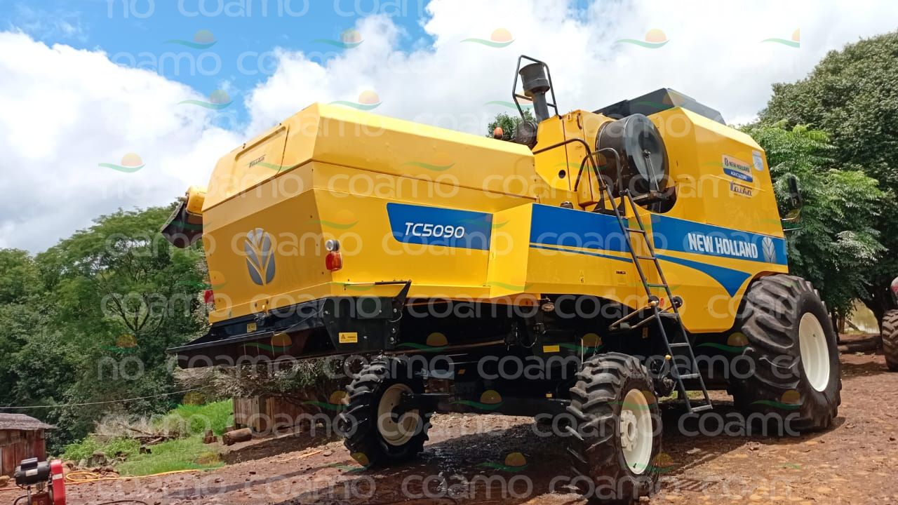 Foto 8 - Colheitadeira New Holland TC5090 ano 2014