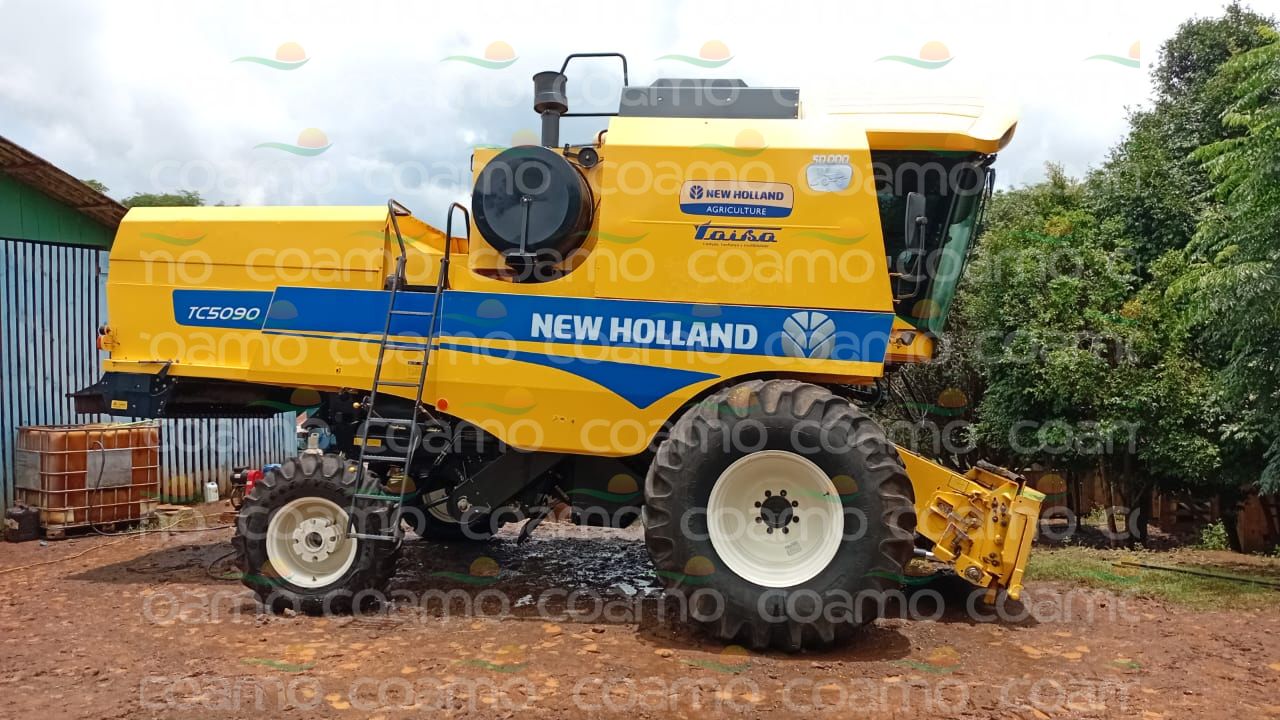 Foto 10 - Colheitadeira New Holland TC5090 ano 2014