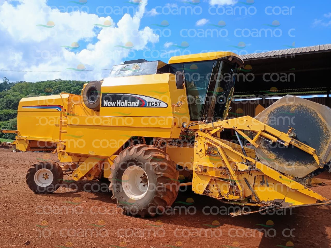 Foto 4 - Colheitadeira New Holland TC 57 ano 2004