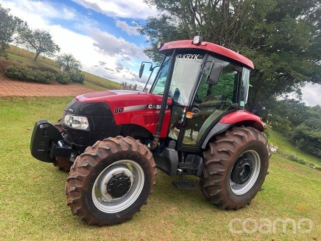 Foto 3 - Trator Case Farmall 80 ano 2014