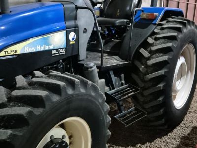 Foto 1 - Trator New Holland TL 75