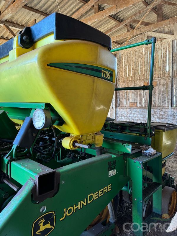Foto 3 - Plantadeira John Deere 1109 ano 2013