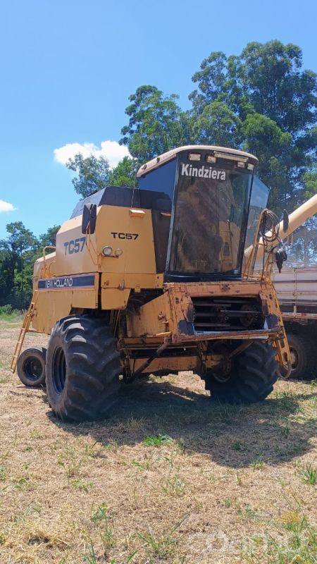 Foto 1 - Colheitadeira New Holland TC 57 ano 1995