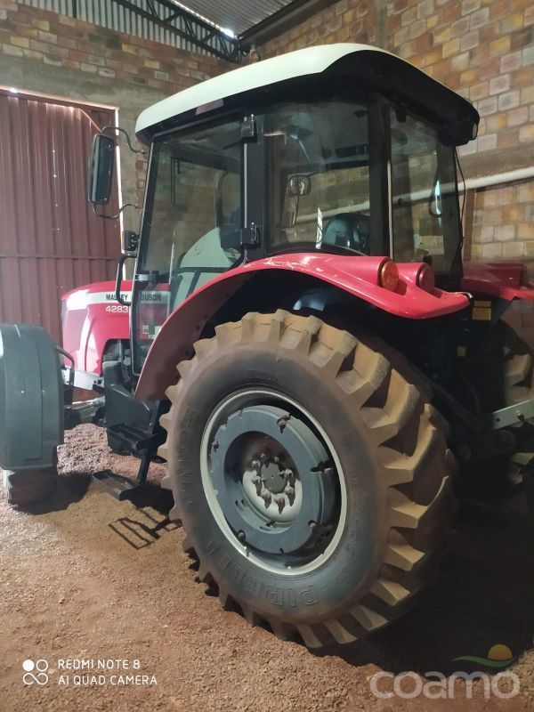 Foto 2 - Trator Massey Ferguson 4283 ano 2014