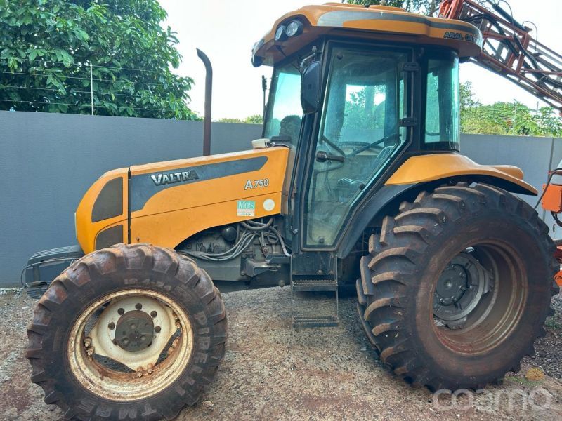 Foto 1 - Trator Valtra A 750 ano 2005
