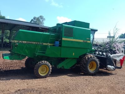Foto 1 - Colheitadeira John Deere 1185