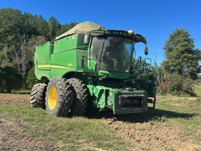 Foto - Colheitadeira John Deere S 550