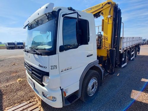 Foto Caminhão Mercedes Bens Atego 2425