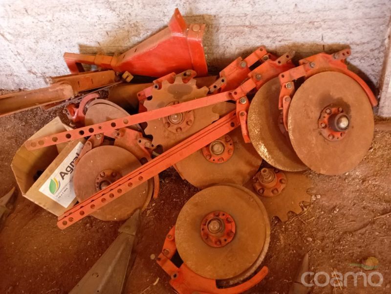 Foto 8 - Plantadeira Semeato PSM 102 ano 2004