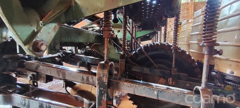 Foto 6 - Plantadeira Tatu PST2 ano 1999