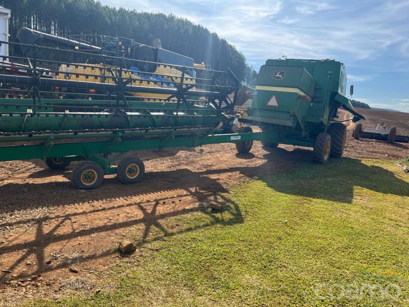 Foto 1 - Colheitadeira John Deere 1175 ano 2011