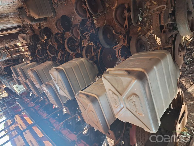 Foto 5 - Plantadeira Semeato Sol Tower ano 2012