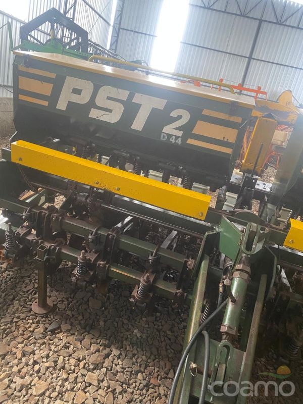 Foto 2 - Plantadeira Tatu PST2 ano 1998