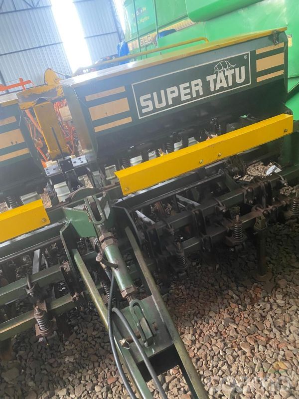 Foto 3 - Plantadeira Tatu PST2 ano 1998