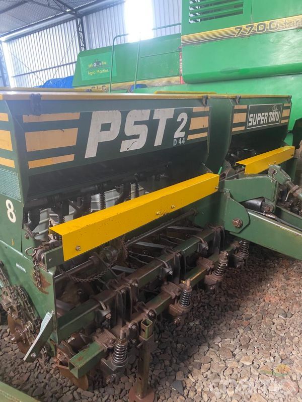 Foto 5 - Plantadeira Tatu PST2 ano 1998