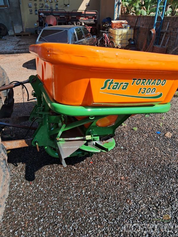 Foto 2 - Distribuidor de Sólidos Stara 1300 ano 2012