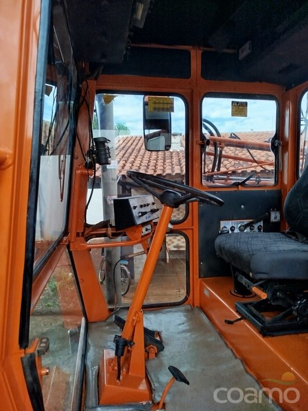 Foto 7 - Pulverizador Autopropelido Jacto UNIPORT 2000 ano 2004