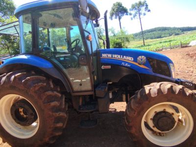 Foto Trator New Holland TL 5.80