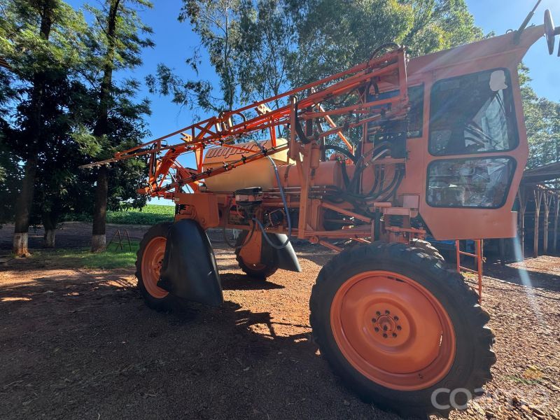 Foto 2 - Pulverizador Autopropelido Jacto UNIPORT 2000 ano 2004