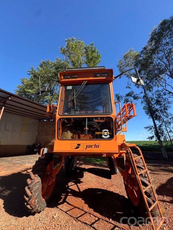 Foto 5 - Pulverizador Autopropelido Jacto UNIPORT 2000 ano 2004