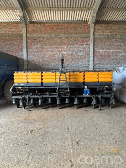 Foto 5 - Plantadeira Valtra BP1206 ano 2012