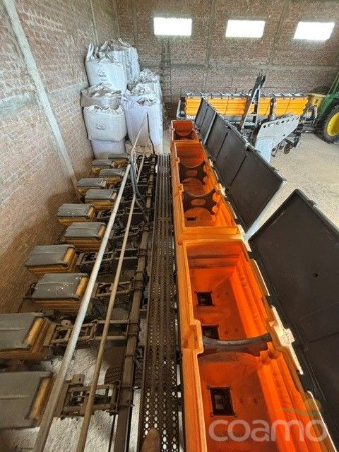 Foto 2 - Plantadeira Valtra BP1206 ano 2012