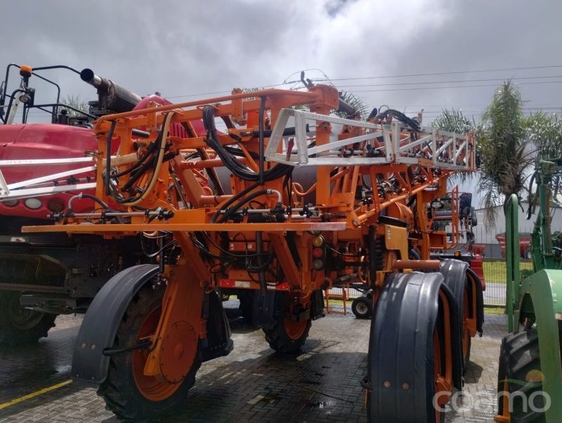Foto 5 - Pulverizador Autopropelido Jacto UNIPORT 2000 PLUS ano 2013