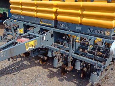 Foto 1 - Plantadeira Valtra BP905M