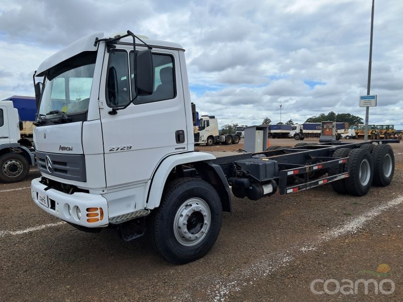 Foto 2 - Caminhão Mercedes Bens Atron 2729 6x4 ano 2013/2013