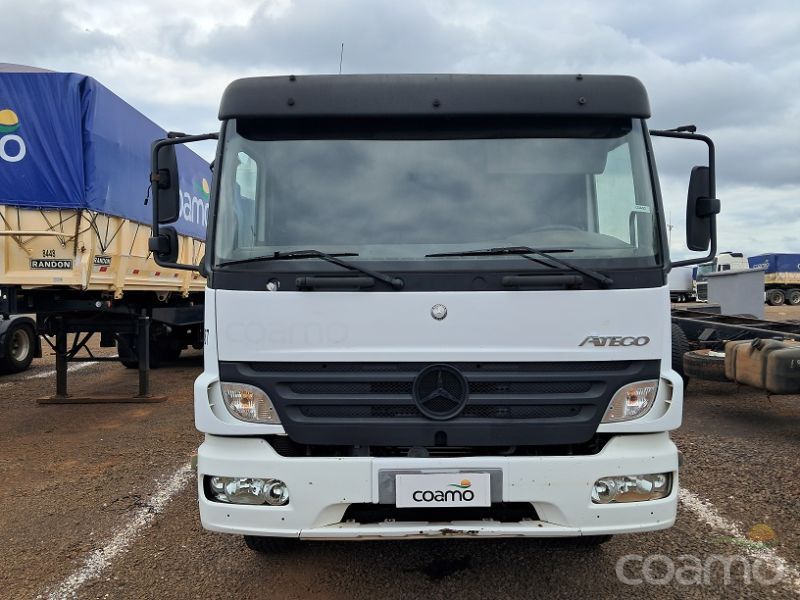 Foto 3 - Caminhão Mercedes Bens Atego 2425 ano 2011/2011