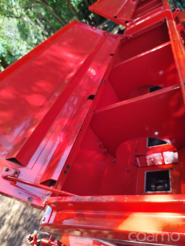 Foto 4 - Plantadeira Semeato PSE 8 ano 1997