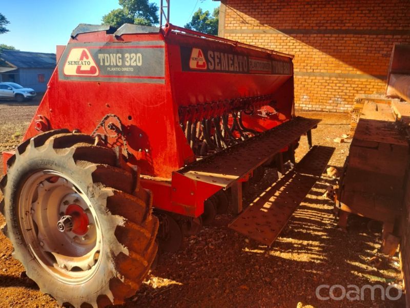 Foto 1 - Semeadeira Semeato TDNG ano 1997
