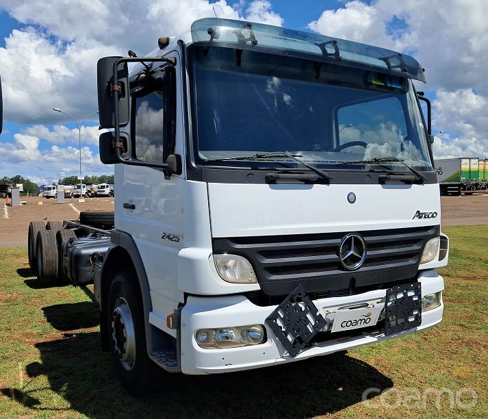 Foto 1 - Caminhão Mercedes Bens Atego 2425 ano 2011/2011